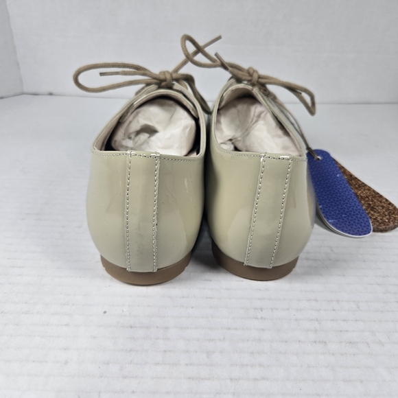 Birkenstock Women's Saunders Cream Cloud Patent Leather Oxfords EU 37 US W7 M5 - Picture 5 of 11